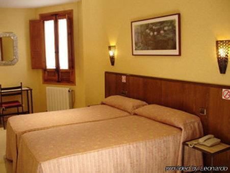 Hostal Sol Toledo Esterno foto