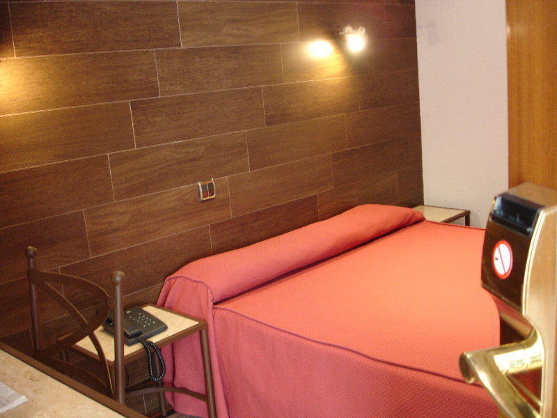 Hostal Sol Toledo Esterno foto